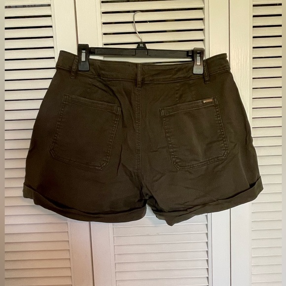 WHBM Mid-Rise Pret-A-Play Shorts - Picture 5 of 6